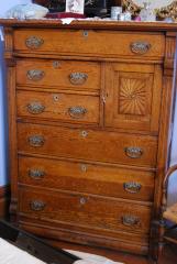 chest of drawers