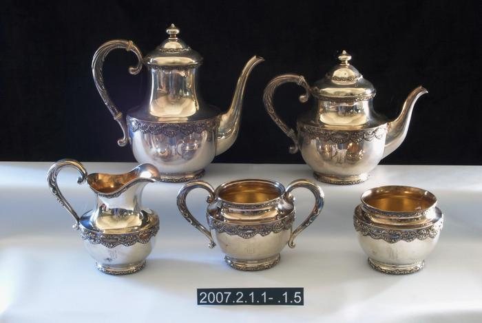 teapot;coffeepot;bowl, sugar;pitcher, cream;bowl, waste