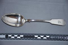 Spoon, Serving