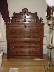 chest of drawers